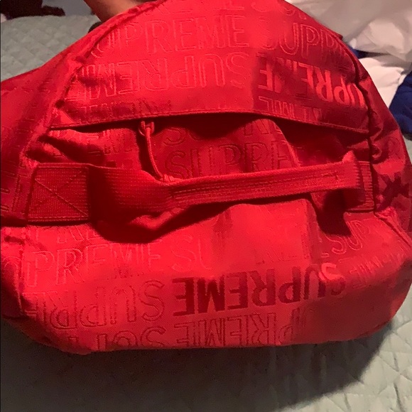 SUPREME DUFFEL BAG SS19 - Picture 4 of 5